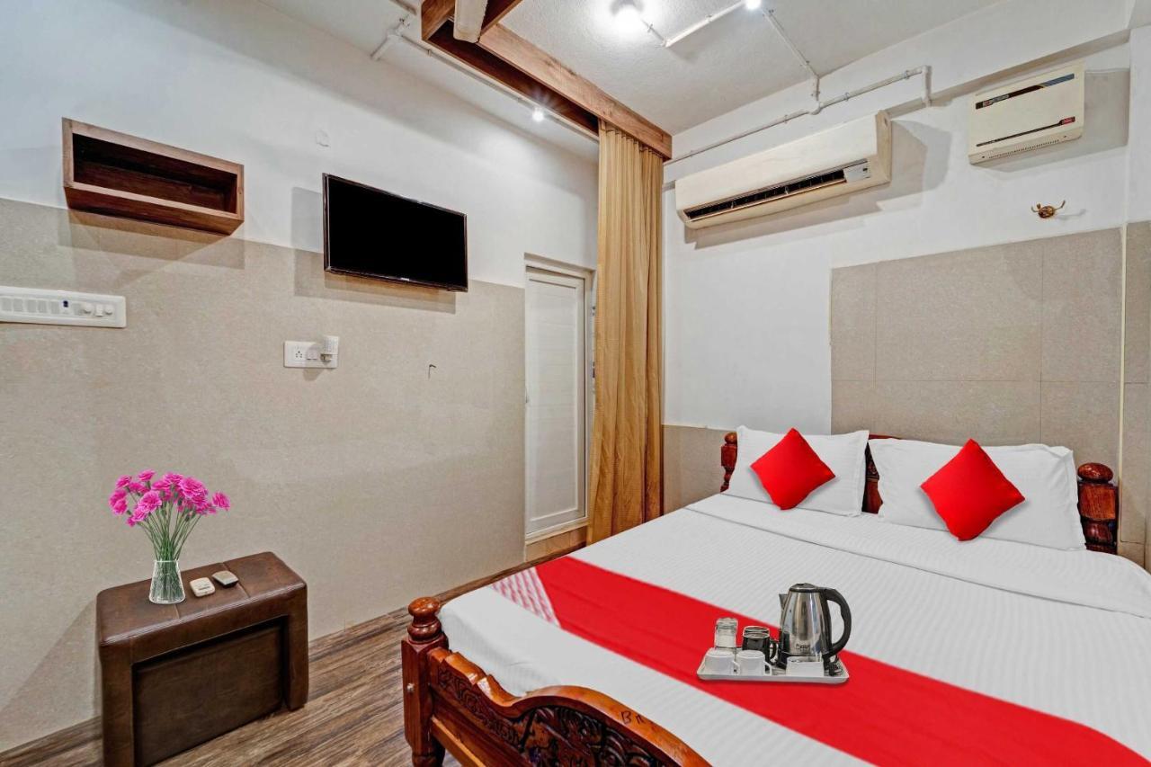 Oyo 81287 Empire Inn Madras Buitenkant foto