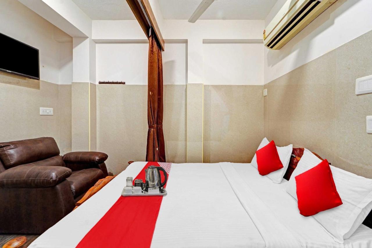 Oyo 81287 Empire Inn Madras Buitenkant foto