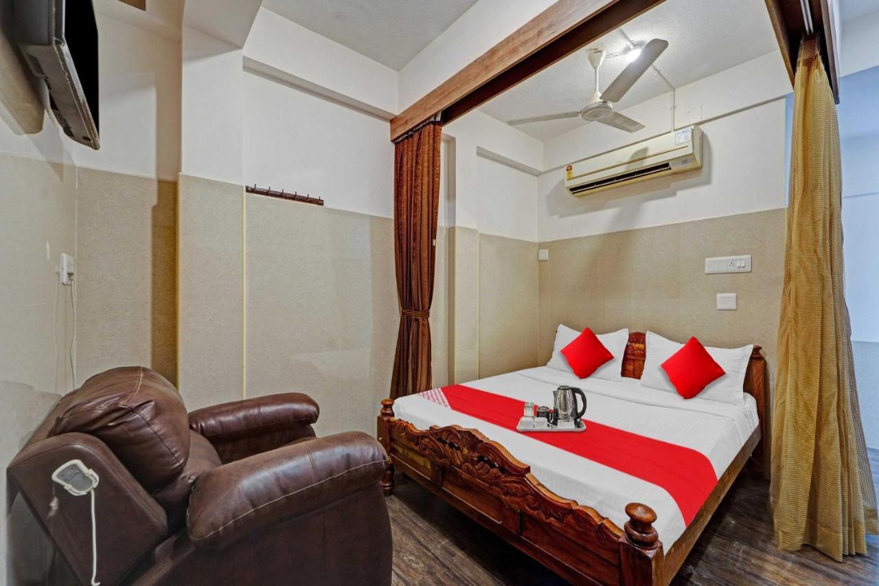 Oyo 81287 Empire Inn Madras Buitenkant foto